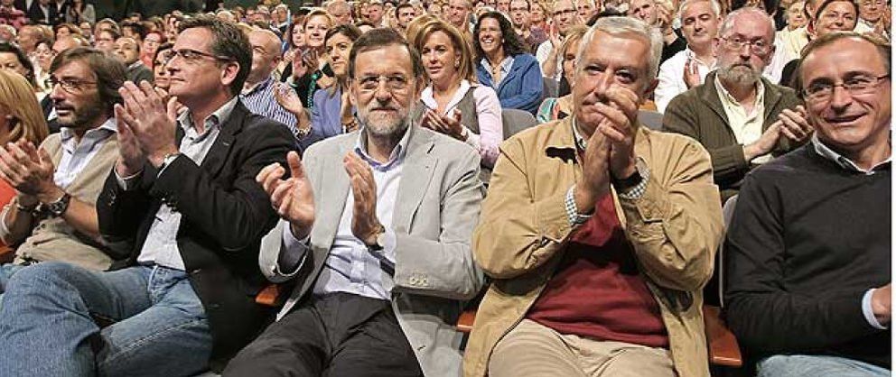 Foto: Rajoy da su “apoyo total” a un abatido Basagoiti que entró en Génova por el garaje