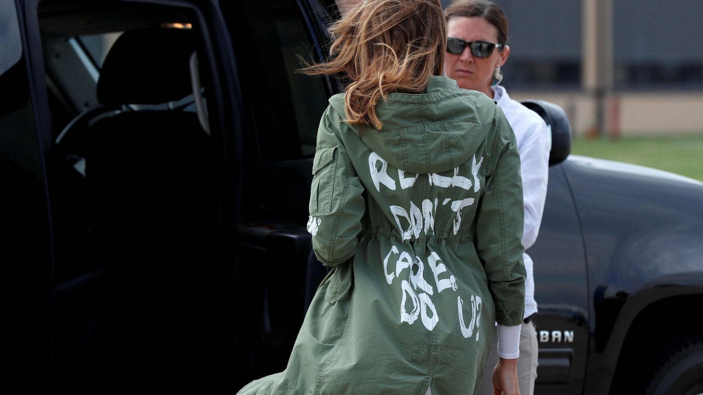 Melania Trump con la chaqueta de la discordia. (Reuters)