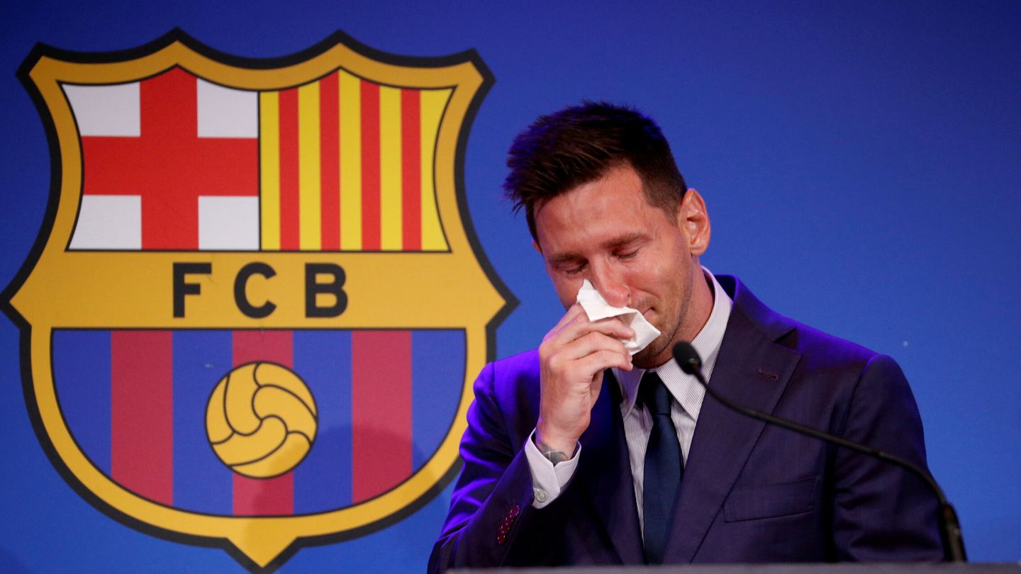 Messi rompe a llorar en su adiós del Barça. (Reuters/Albert Gea)