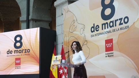 Sánchez y Ayuso se enganchan por el 8-M al preguntar la presidenta madrileña cuándo es el día del hombre