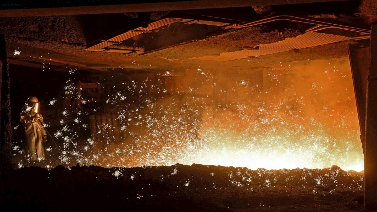 Un trabajador del acero en una planta de Salzgitter, en la Baja Sajonia (Reuters).