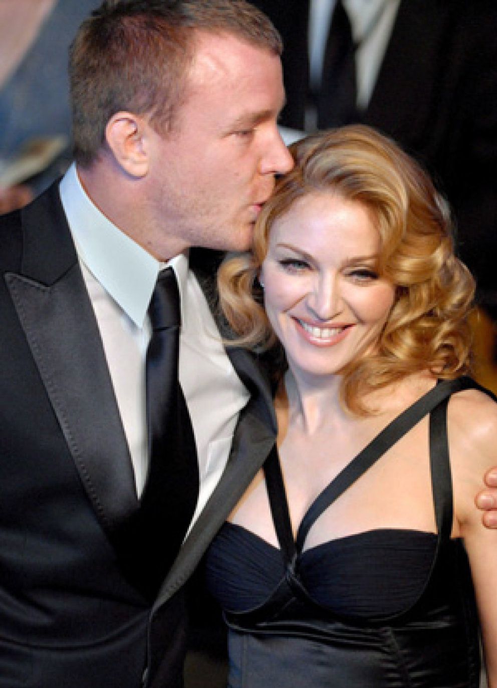 Foto: Guy Ritchie se avergüenza de las fotos ‘sexys’ de Madonna