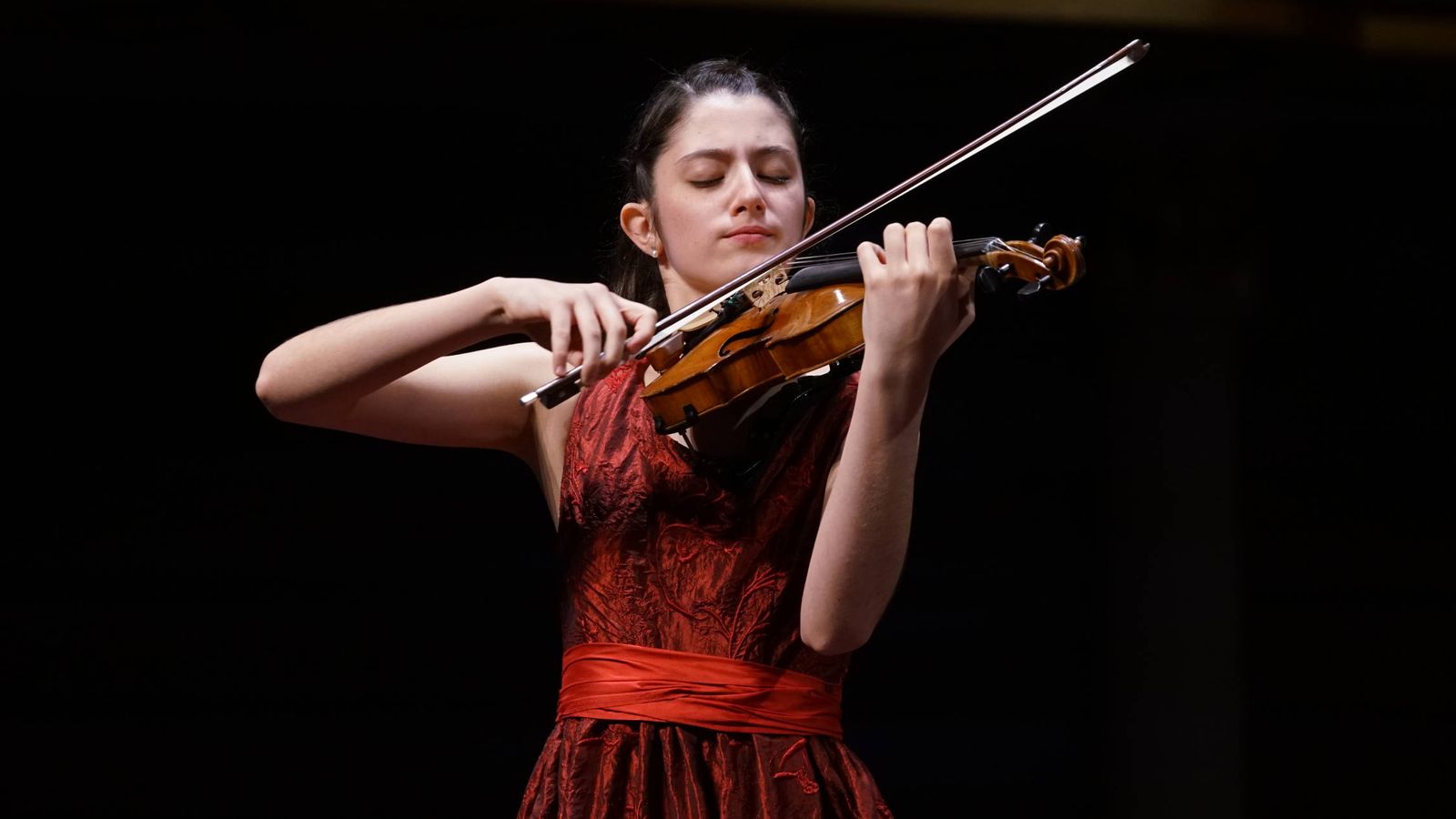 Foto: La violinista María Dueñas durante su concierto en el Zhuhai International Mozart Competition. (EC)