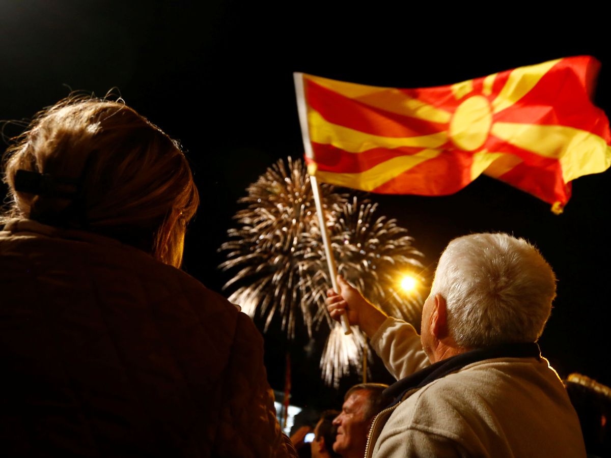 Foto: Macedonios celebran una victoria electoral de la Unión Democrática Social en Skopie en 2017. (Reuters)
