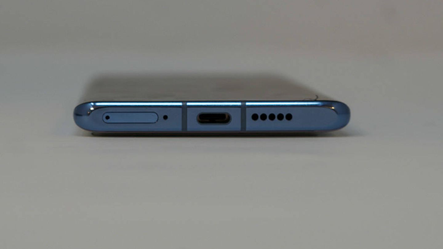 Parte inferior del Huawei P30 Pro. (M. Mcloughlin)