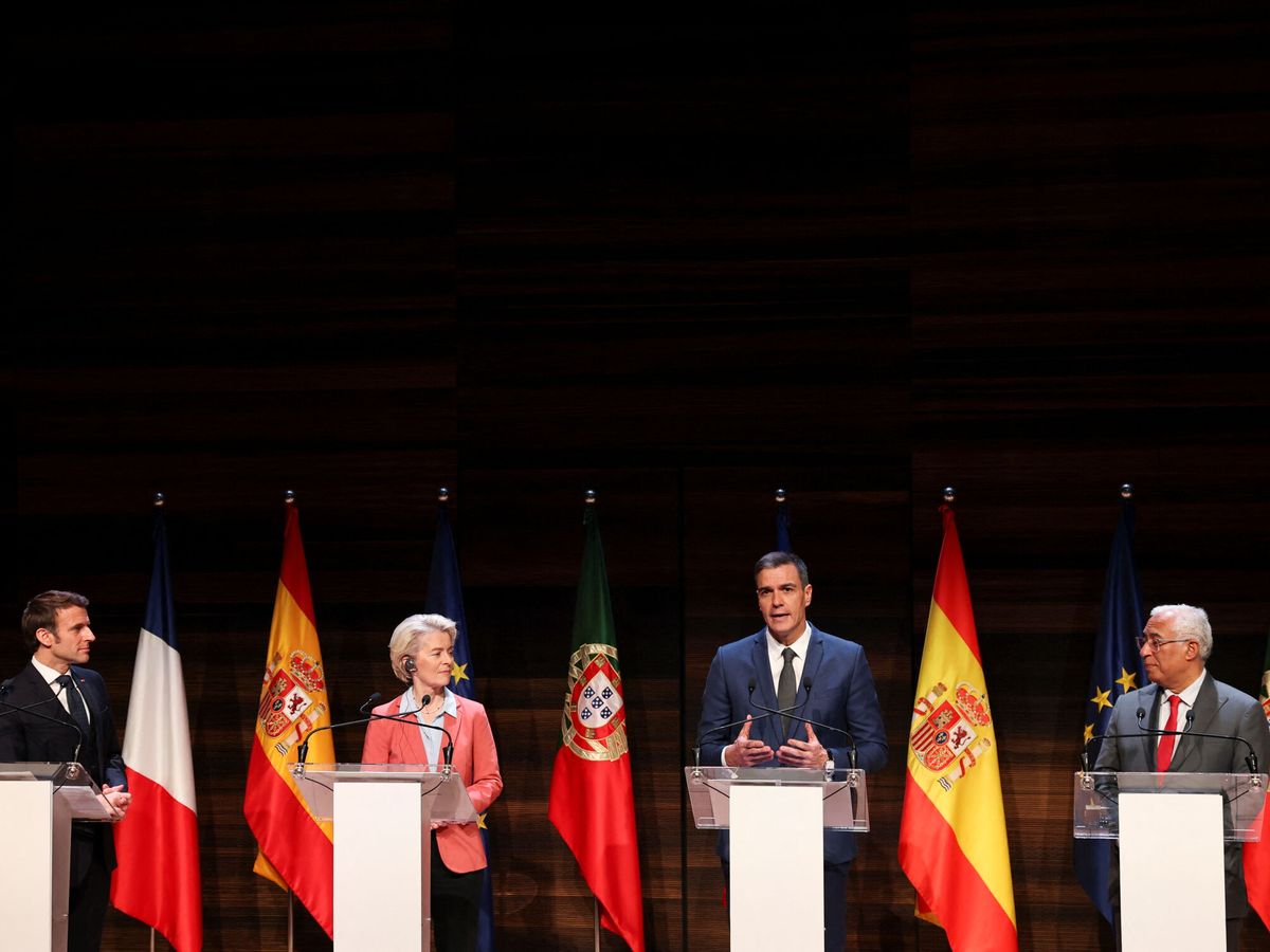 Foto: Emmanuel Macron, Ursula von der Leyen, Pedro Sánchez y Antonio Costa. (Reuters)