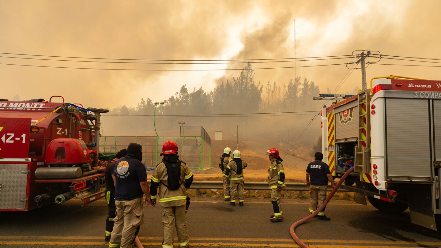 Incendio en Puren, en la Araucania chilena (EFE/E. Paredes)