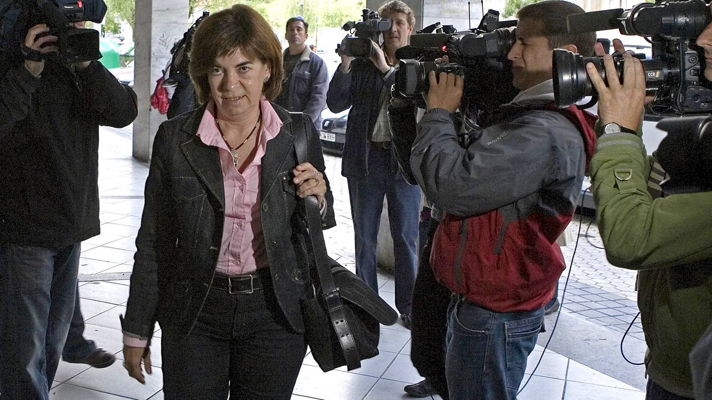 La entonces alcaldesa de Lizartza, Regina Otaola, a su llegada a la sede de los populares de San Sebastián en 2008. (EFE)