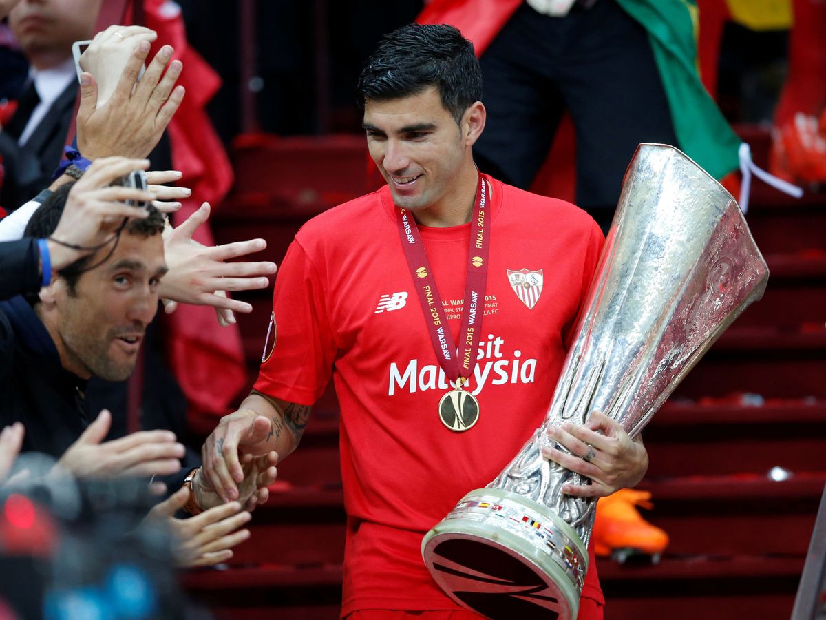 Foto: José Antonio Reyes celebra el título de Europa League en 2015. (Reuters/UEFA)