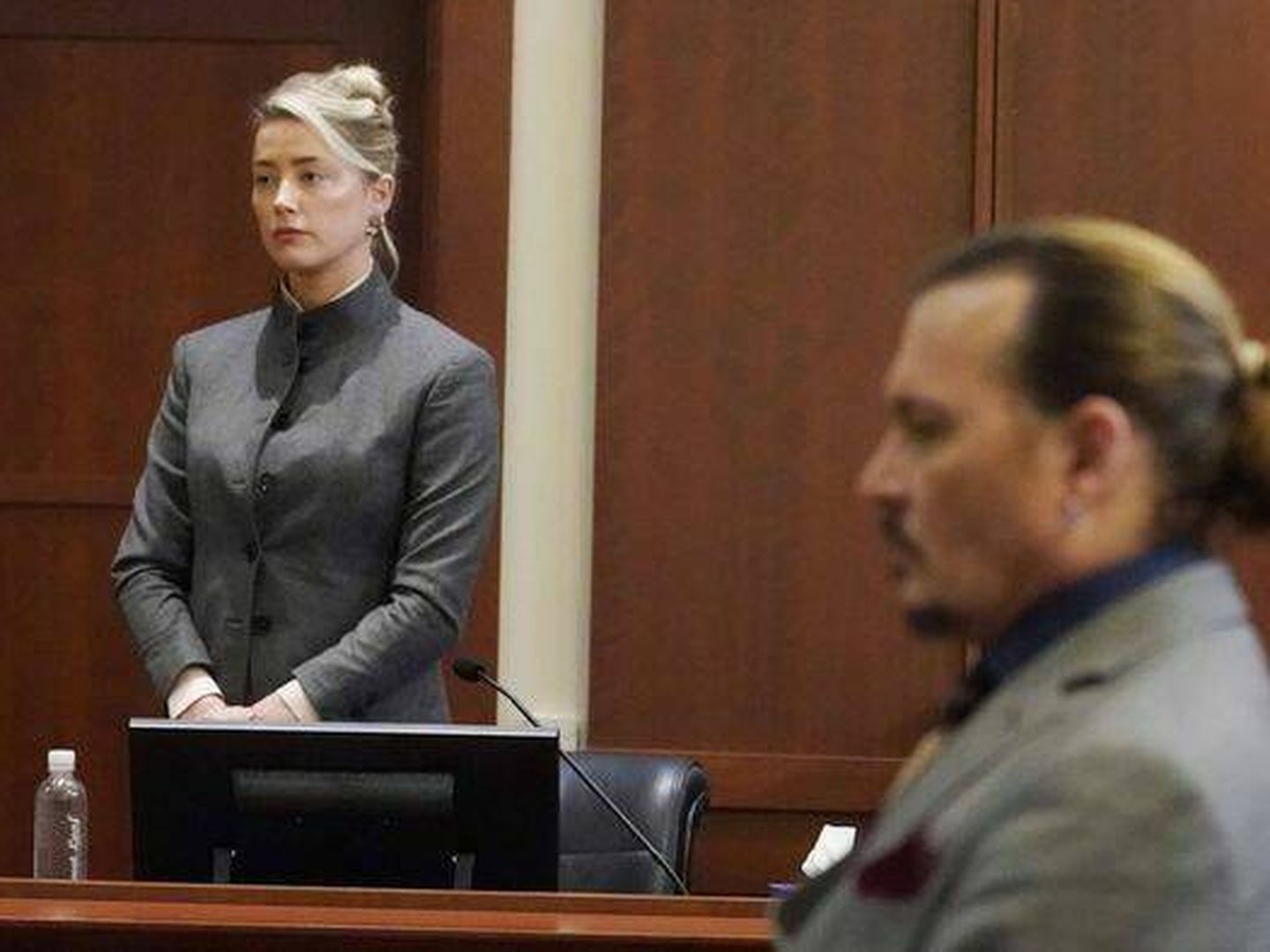  Amber Heard y Johnny Depp, durante la última sesión del juicio. (EFE/Steve Halber)