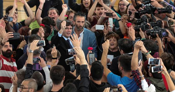 Foto: Carles Puigdemont celebra la jornada electoral del referéndum de Cataluña. (Reuters)