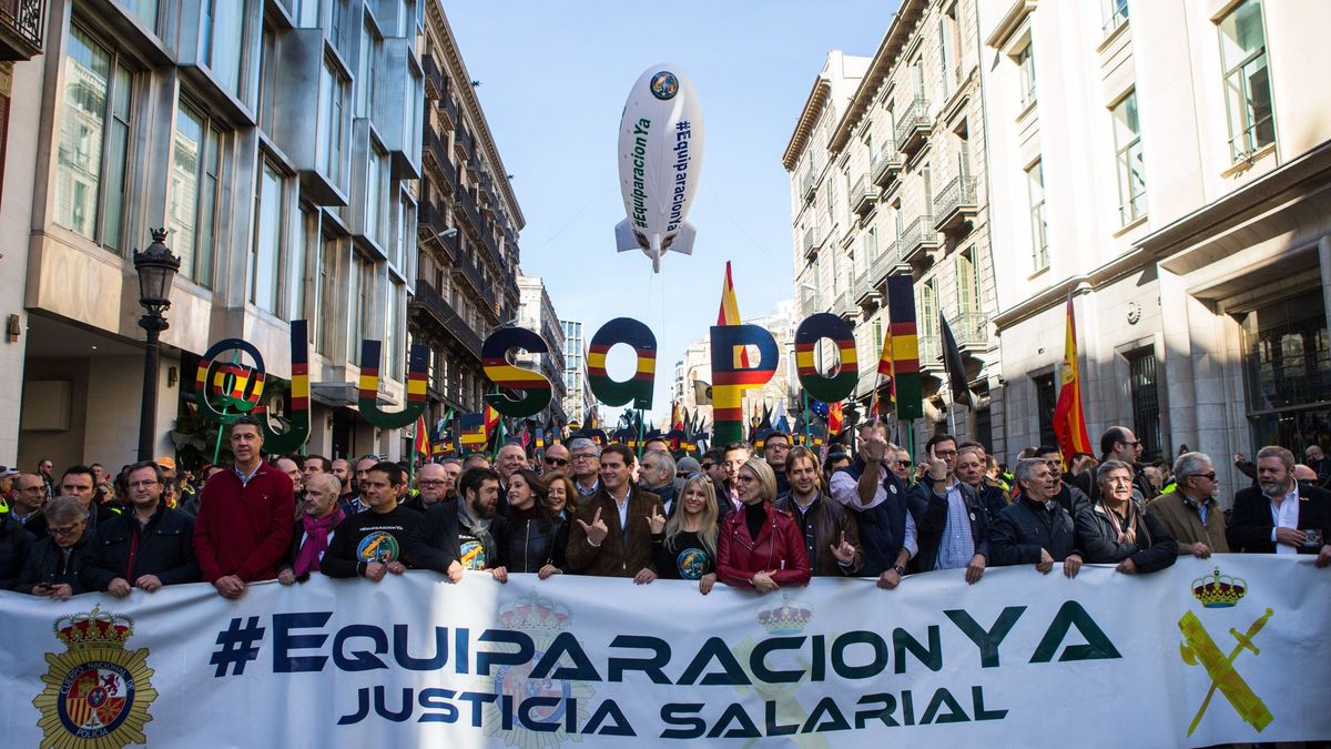 Más de 35.000 policías y guardias civiles exigen en Barcelona una equiparación salarial