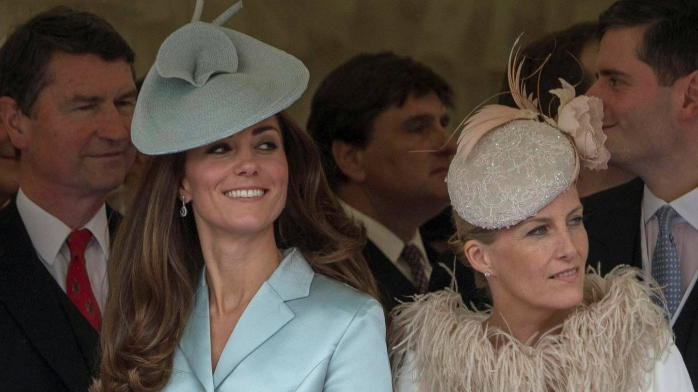 Kate Middleton y Sophie Rhys-Jones, en el mismo evento en 2014. (Reuters)
