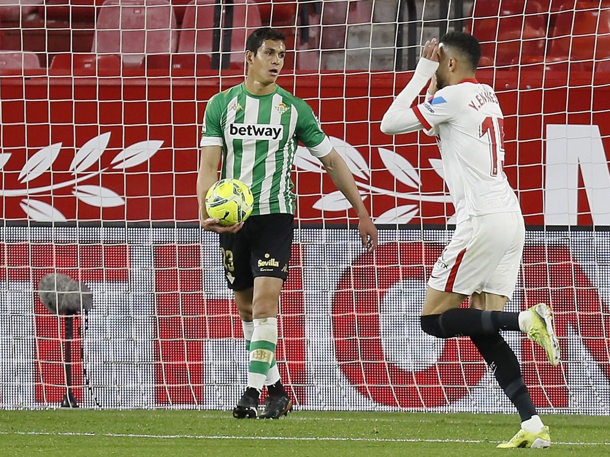 Foto: Youssef En-Nesyri celebra el gol de la victoria en el derbi de Sevilla. (EFE)