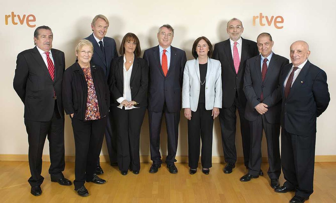 Foto de la actual composición del consejo de administración de RTVE con José Antonio Sánchez en el centro. (RTVE)