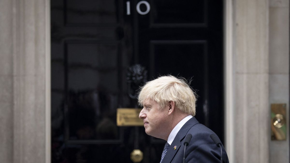 Boris Johnson recupera los mensajes de su móvil y los enviará "sin cortes" a la comisión investigadora