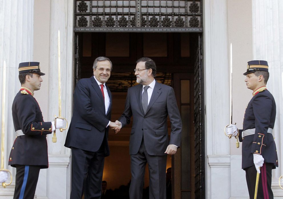 Foto: Andonis Samaras recibe a Mariano Rajoy en Atenas. (EFE)