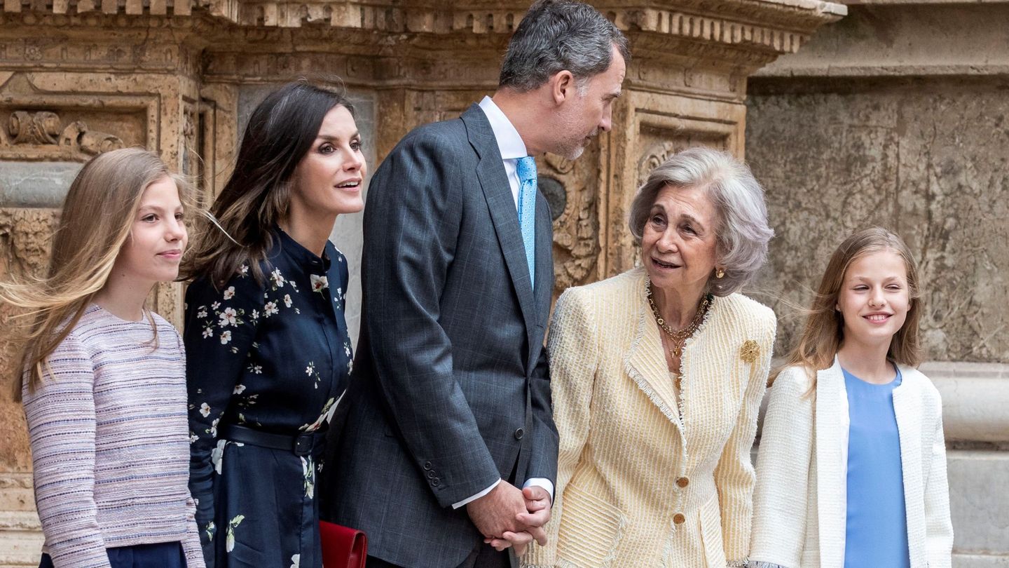Felipe, Letizia, la reina Sofía, la princesa de Asturias y la infanta Sofía, en la catedral de Palma en 2019. (EFE/Cati Cladera)