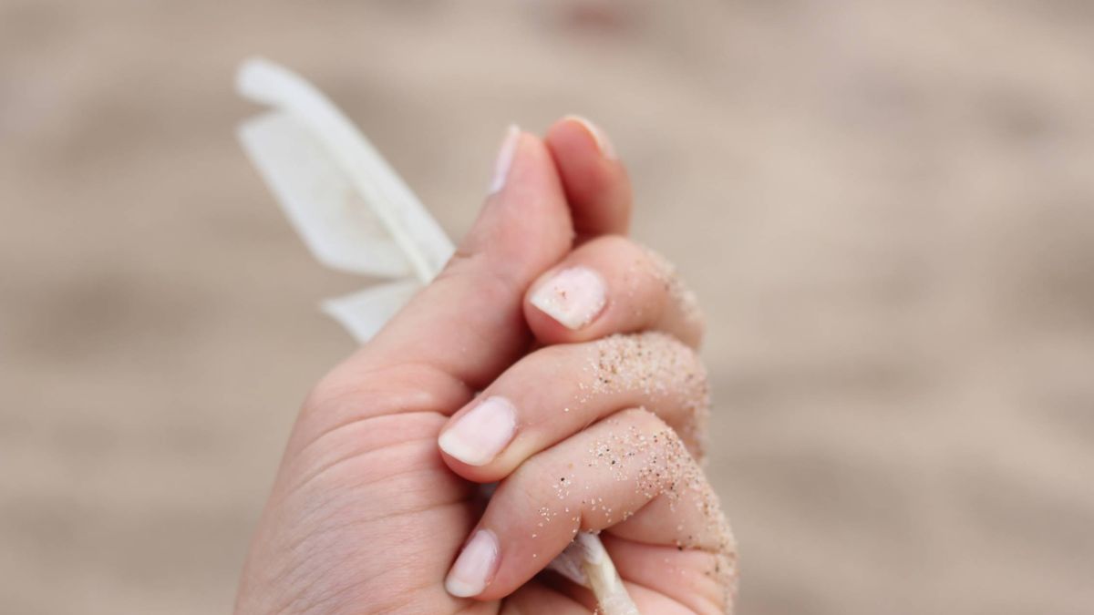 Este endurecedor de uñas promete salvar tu manicura, tanto que es bestseller en Amazon