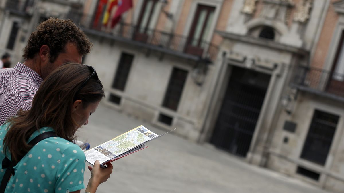 El turismo de la crisis: las estancias hoteleras de los españoles se desploman 