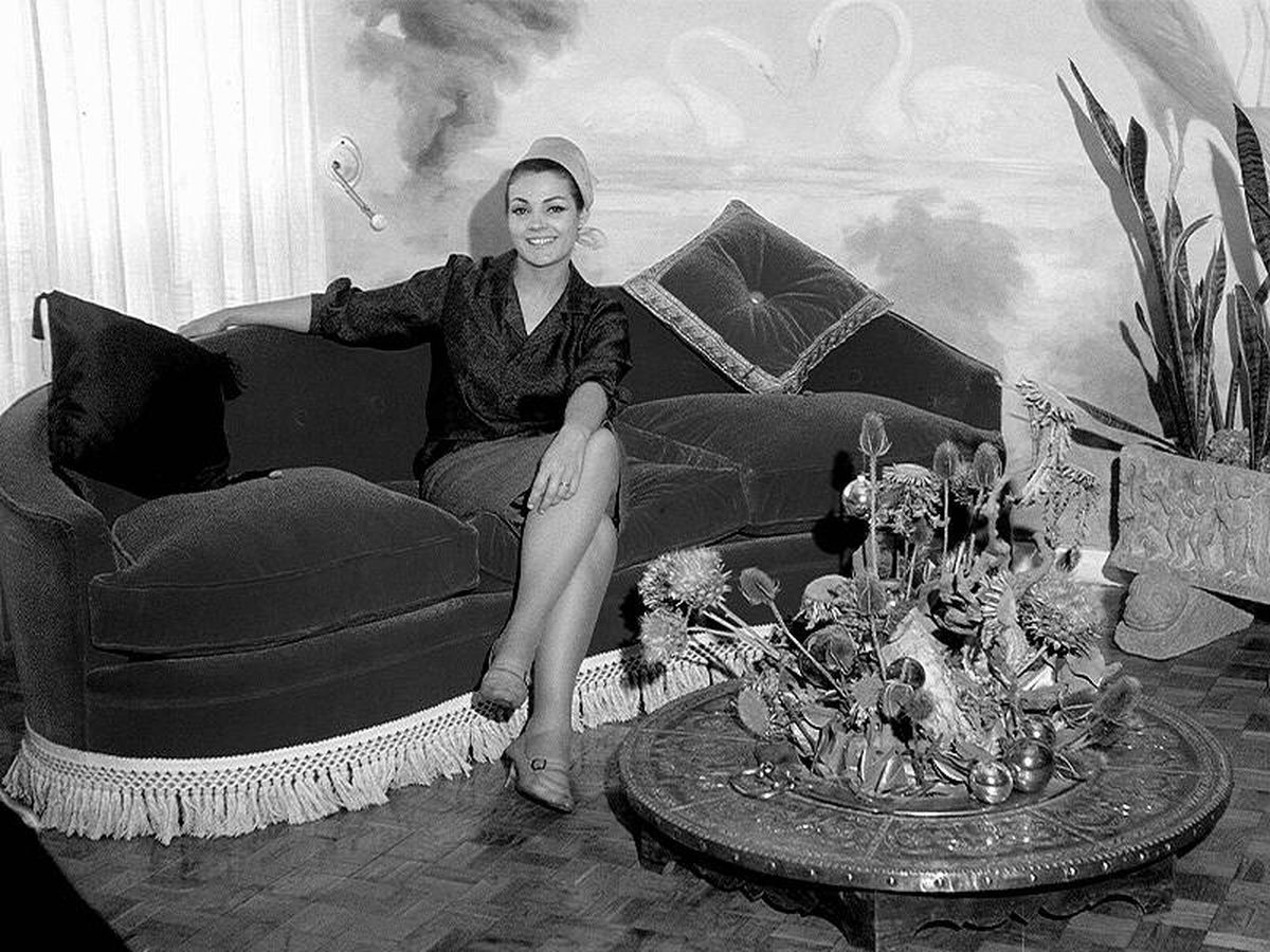 Foto: Carmen Sevilla posa en su casa madrileña en 1971. (Getty/Gianni Ferrari)