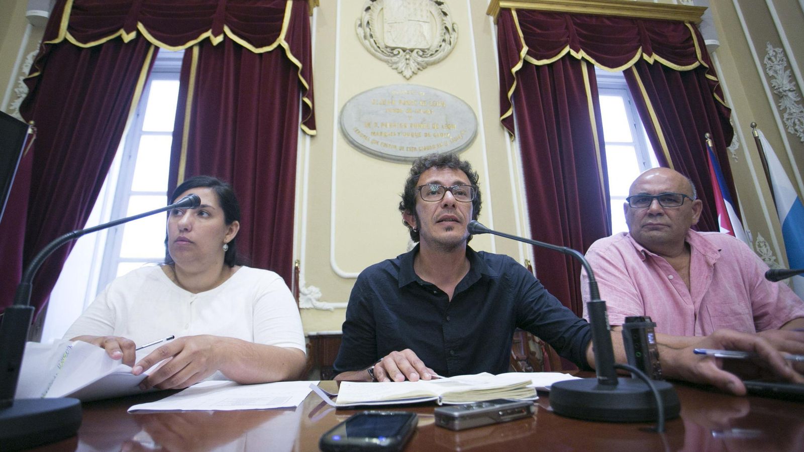 Foto: El alcalde de Cádiz, José María González Santos, 'Kichi' (c). (EFE)