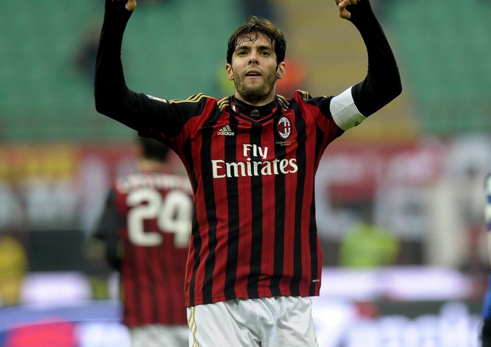 Foto: Kaká celebra uno de los goles marcados al Atalanta (EFE)