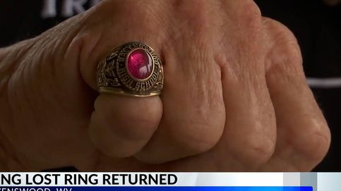 Recupera un anillo de oro perdido, ¡43 años después!