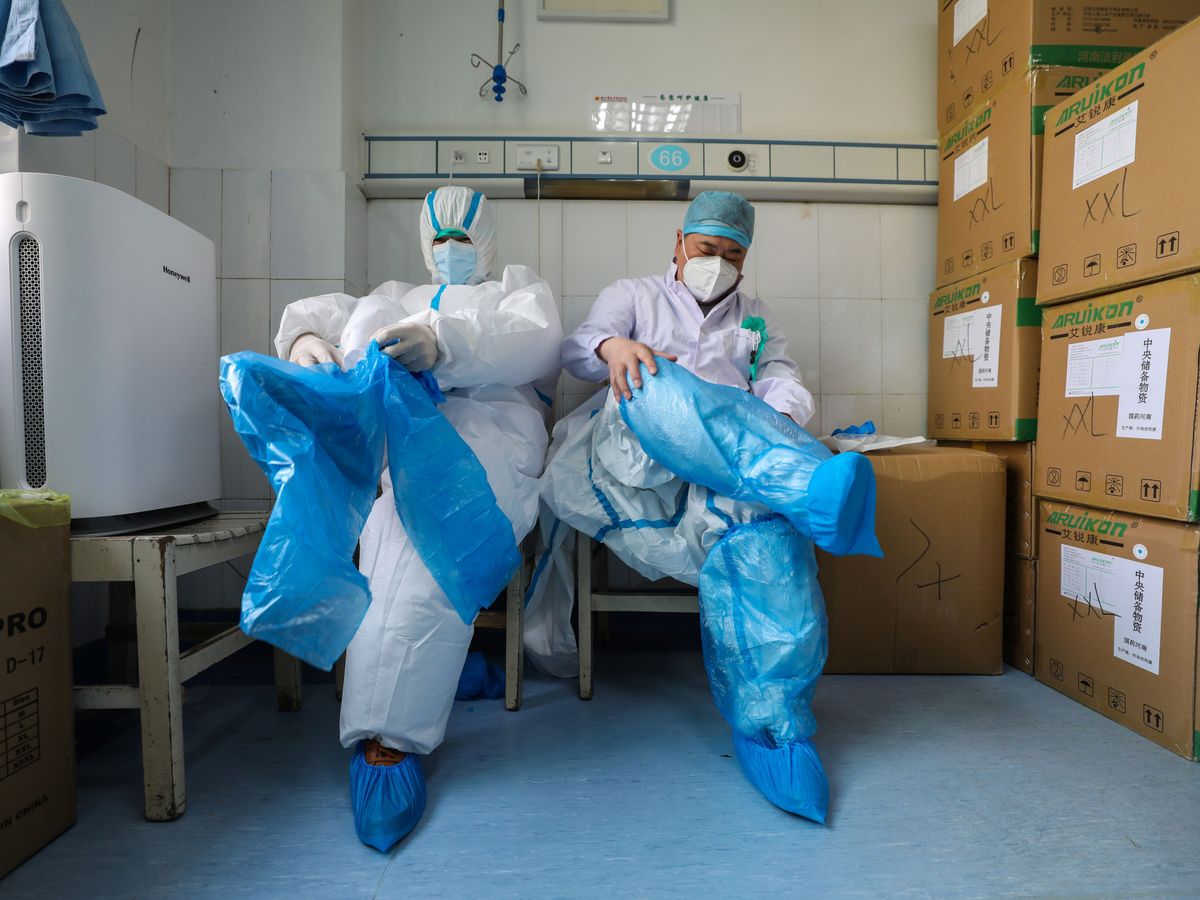 Foto: Médicos de un hospital de Wuhan. (Reuters)