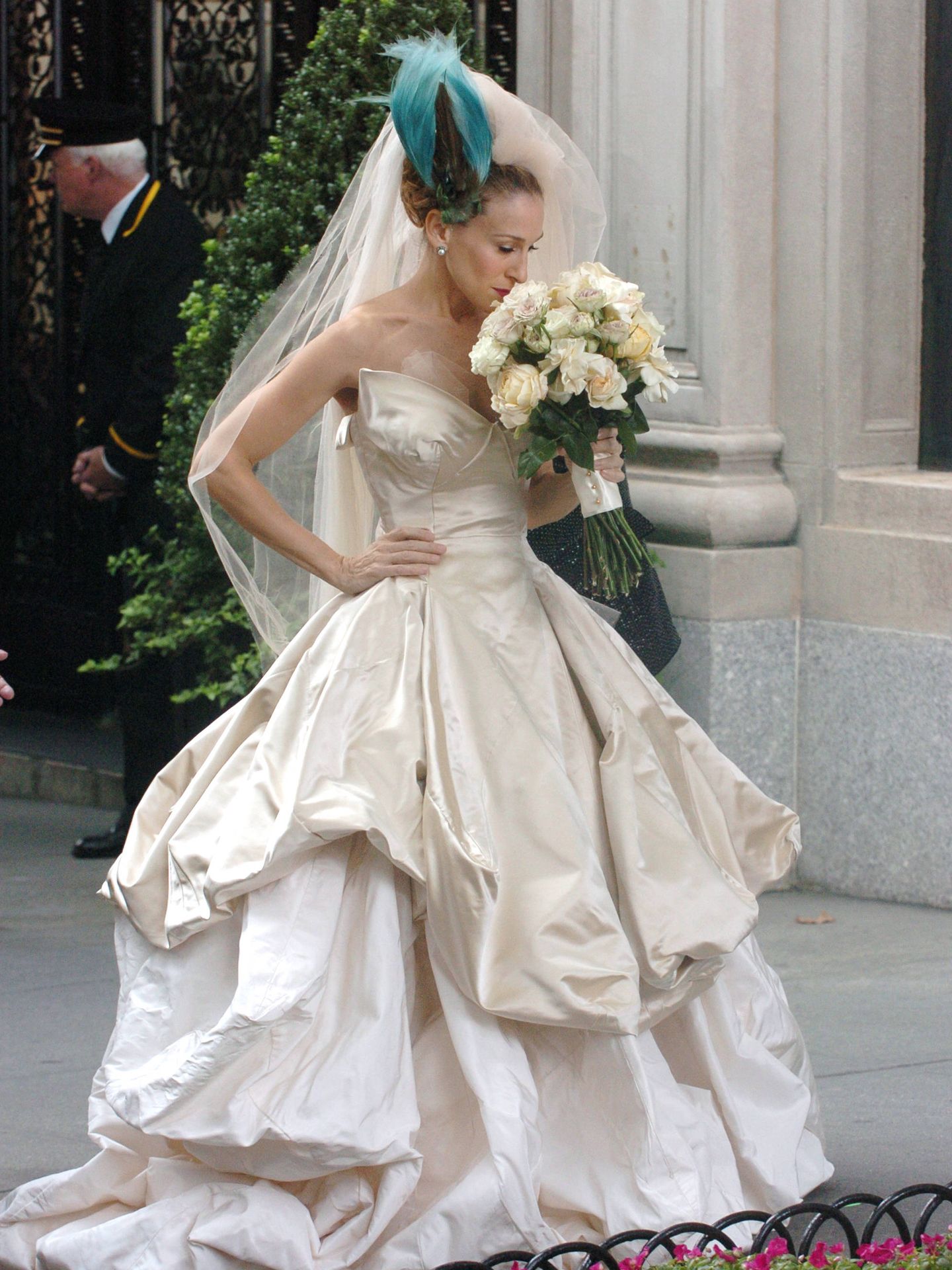 Sarah Jessica Parker, vestida de Vivienne Westwood en el rodaje de 'Sexo en Nueva York'. (Getty)