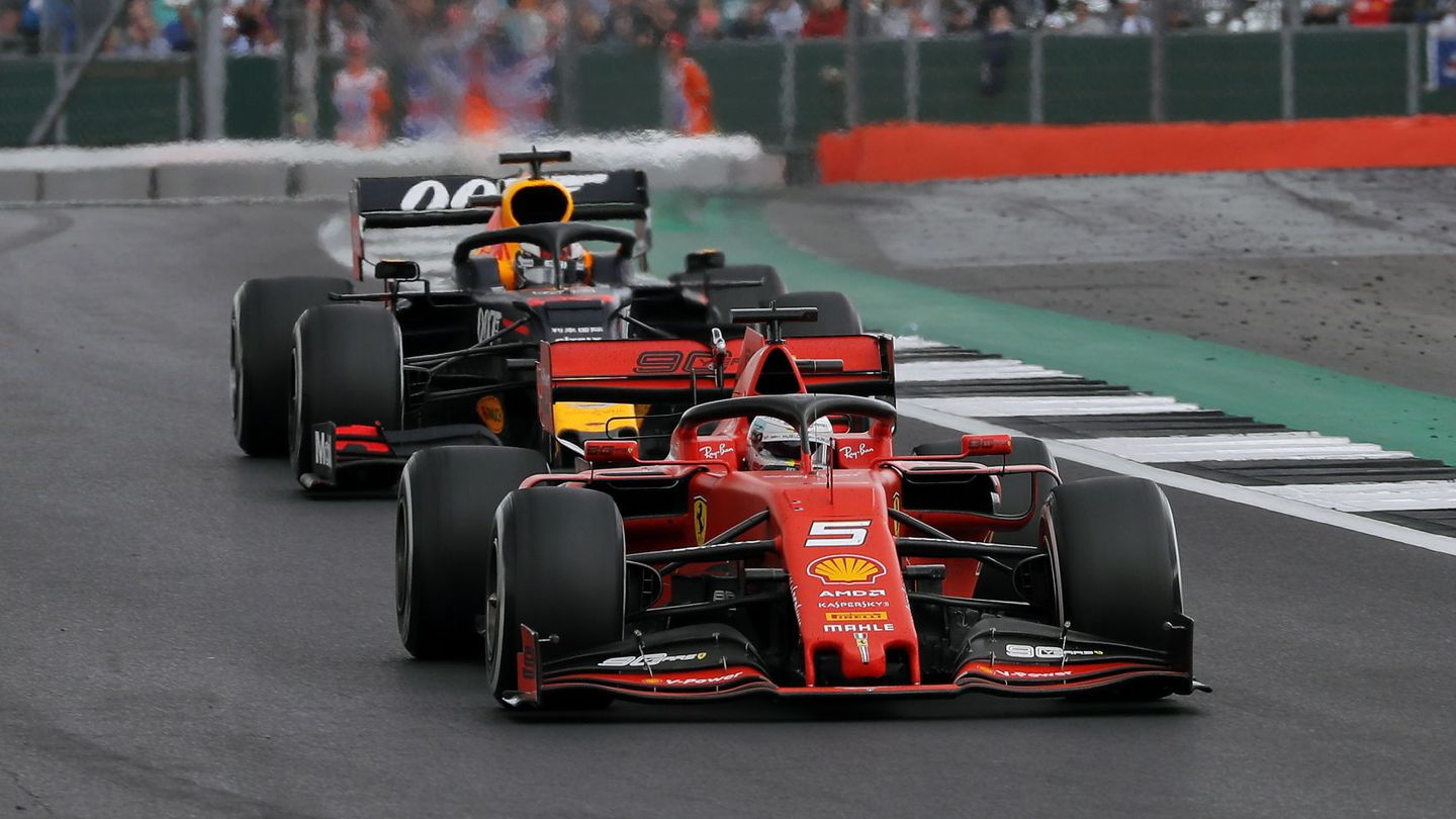 Vettel y Verstappen en el GP de Gran Bretaña. (Reuters)