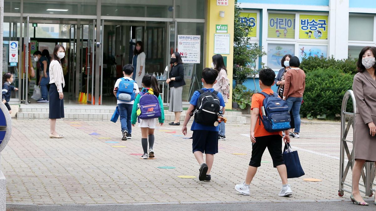 Los colegios de Seúl vuelven a cerrar y retoman las clases online por los contagios