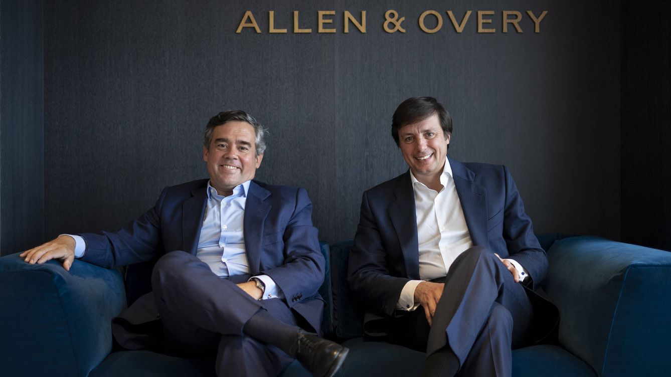 Foto: Ignacio Ruiz-Cámara y Antonio Vázquez-Guillén, socios directores de Allen & Overy en Madrid. (Ana Beltrán)
