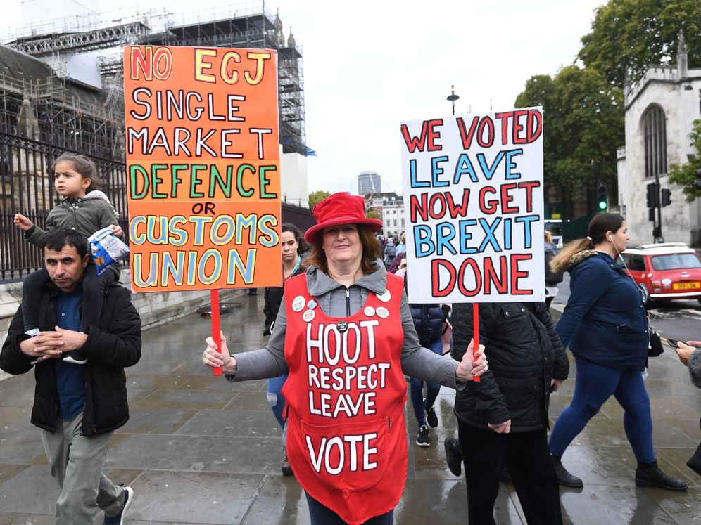 Foto: Manifestante en el parlamento británico. (Reuters)
