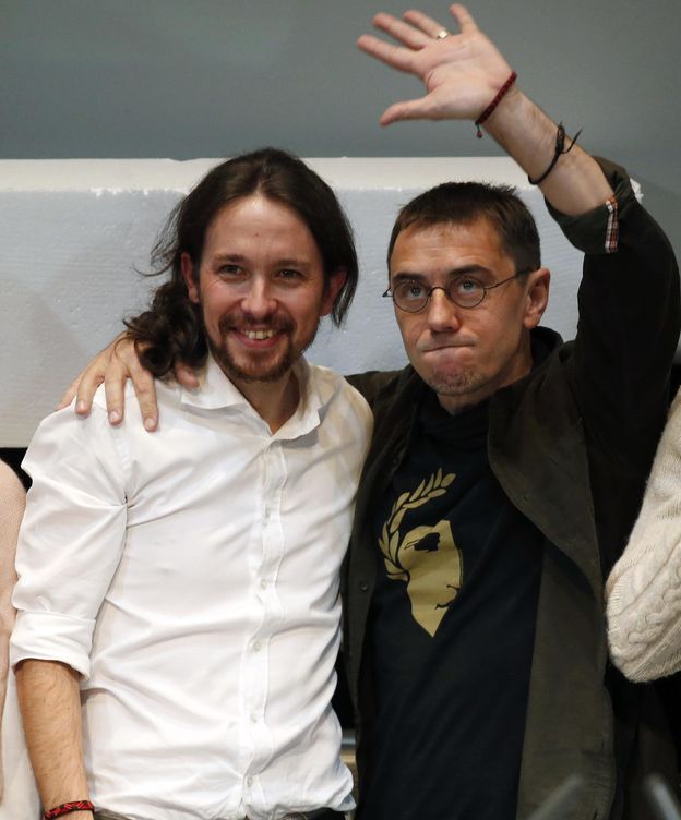 Foto: El exdirigente de Podemos, Juan Carlos Monedero, y Pablo Iglesias (Reuters)