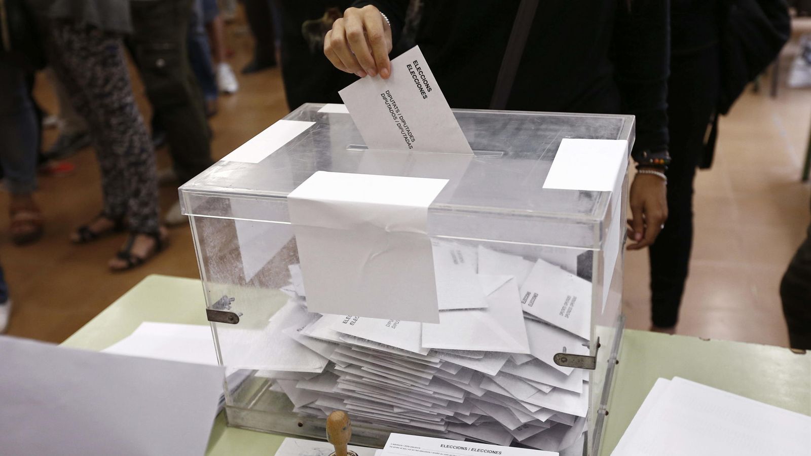 Foto: Imagen de archivo de una urna electoral (EFE)