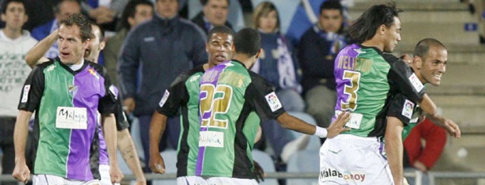 Foto: El Málaga acaricia la Liga de Campeones y coloca una soga a Víctor Muñoz
