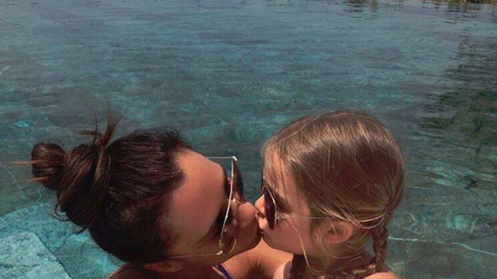 Foto: Victoria Beckham y su hija Harper en la imagen de la polémica