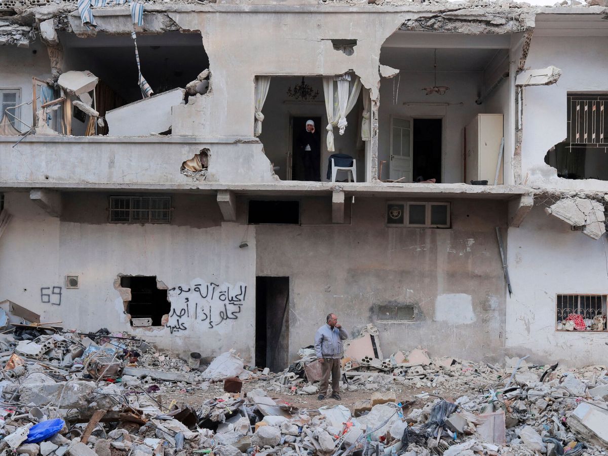 Foto: Un edificio destrozado después del terremoto en Jableh, Siria, el 15 de febrero. Amr Alfiky / REUTERS