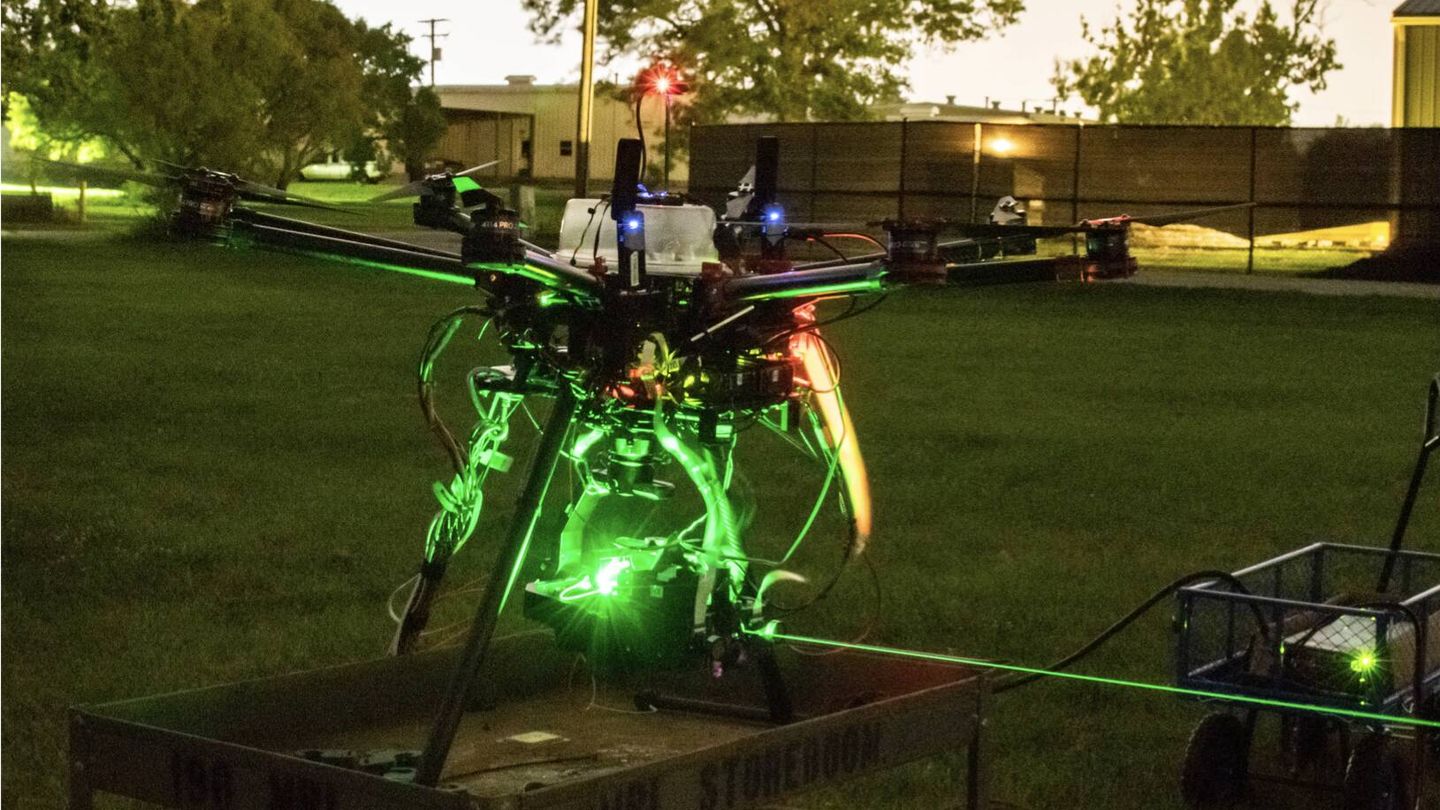 Uno de los drones comerciales utilizados en los experimentos de comunicaciones cuánticas financiados por la Fuerza Aérea de los EEUU.