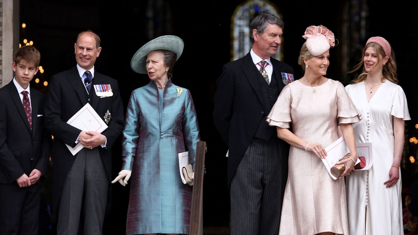 Lady Louise, junto a otros miembros de su familia, durante la celebración del Juboileo de Platino. (REUTERS / Henry Nicholls Pool)