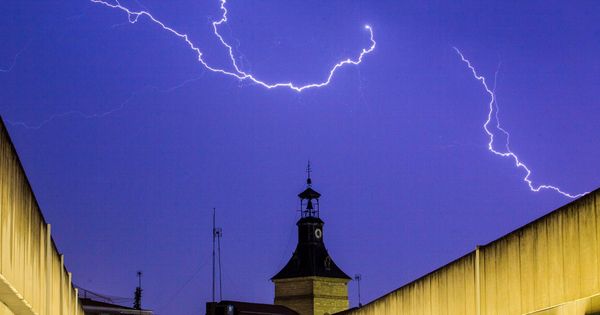 Foto: Tormentas y rayos en Toledo y Ciudad Real esta semana. (EFE)