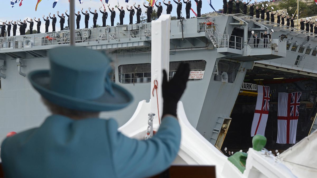 De dominar los mares a mendigar barcos: el "vergonzoso" estado de la Armada británica