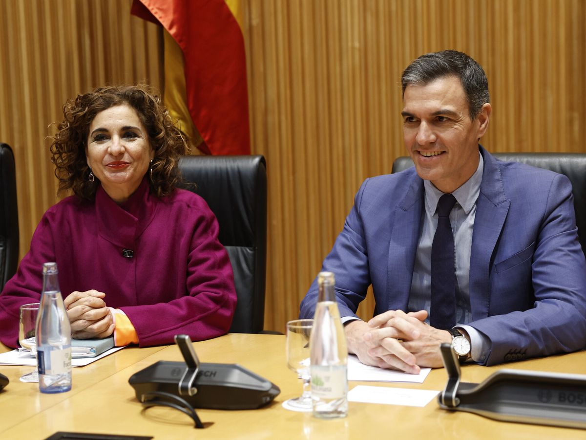 Foto: El presidente del Gobierno, Pedro Sánchez, durante la reunión mantenida con diputados y senadores socialistas. (EFE/Chema Moya)