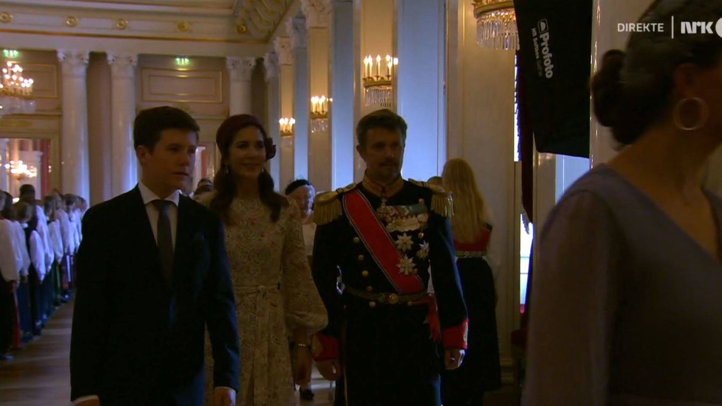 Christian, Mary y Federico de Dinamarca, en una captura de la retransmisión de la cadena NRK.