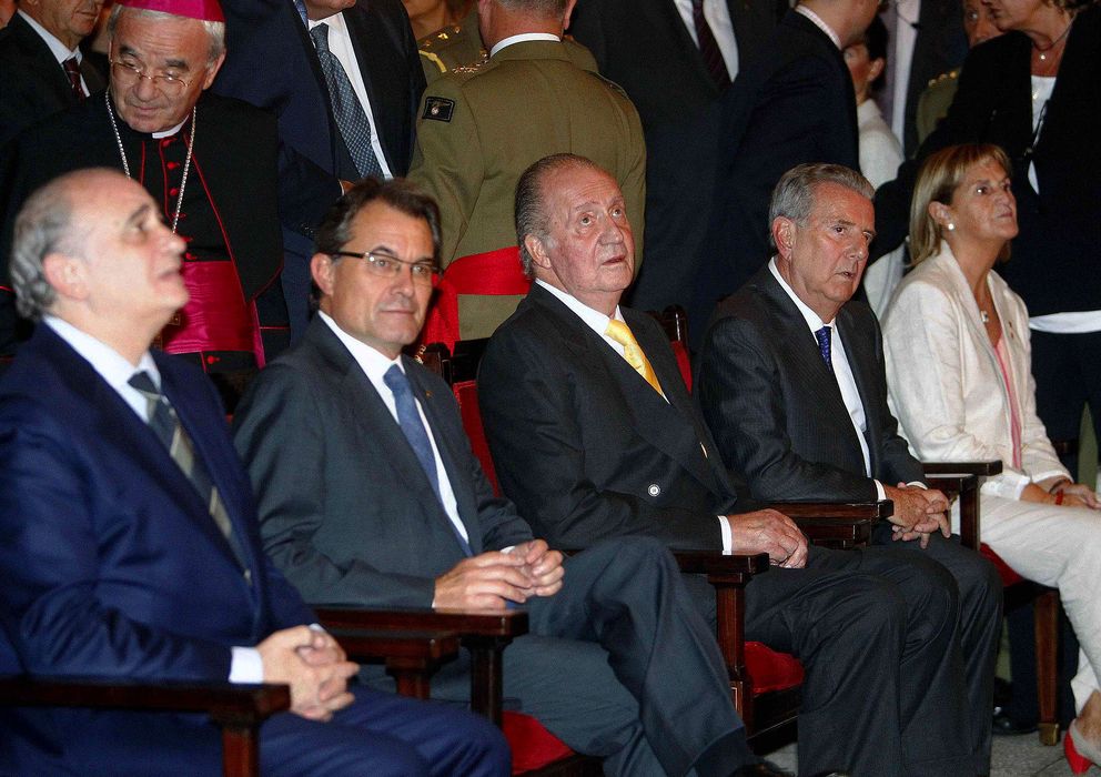 Foto: Jorge Fernández Díaz, Artur Mas, el rey Juan Carlos, el conde de Godó y María de los LLanos (EFE)