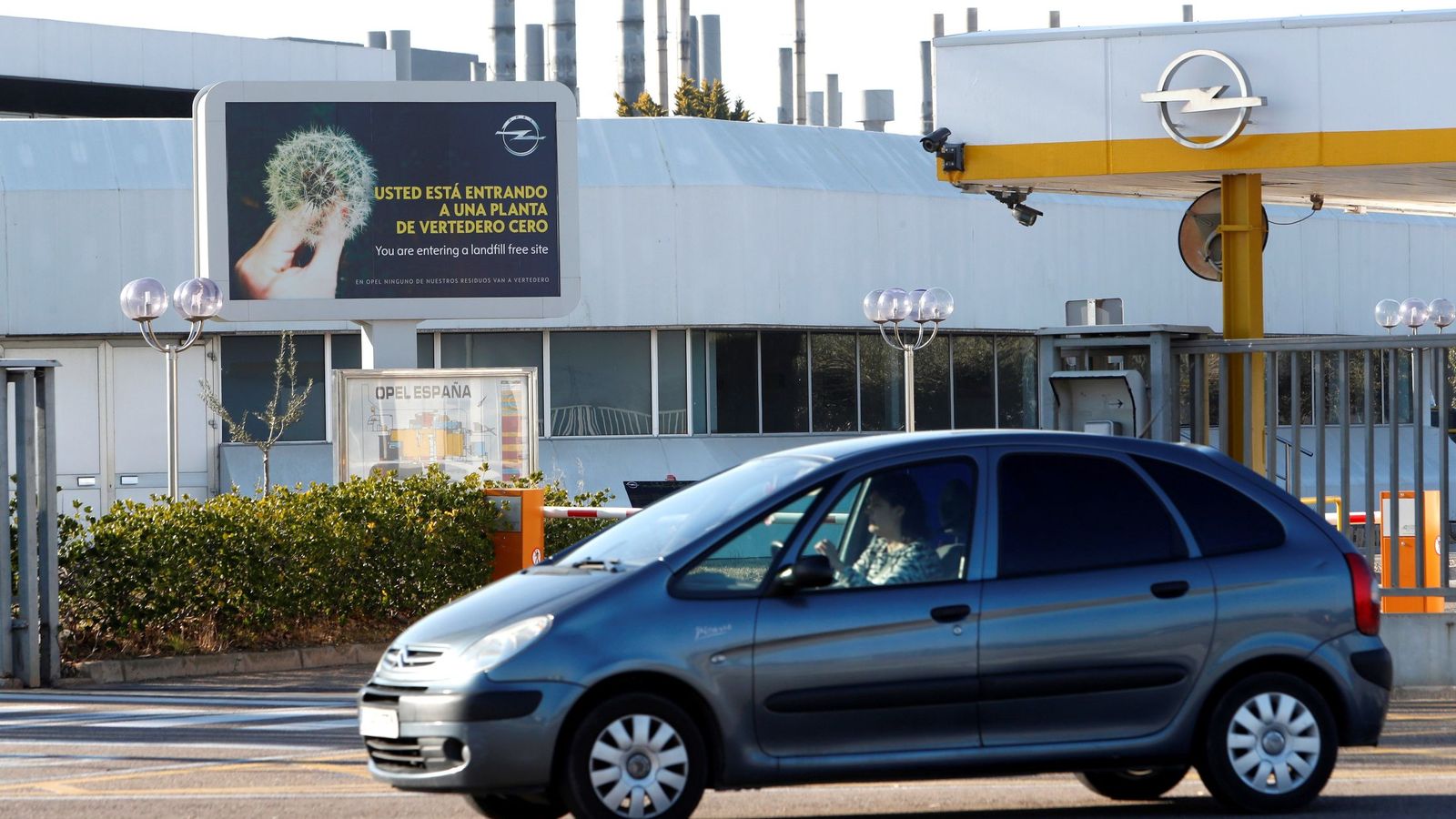 Foto: Negociaciones empresa y trabajadores en Opel Figueruelas