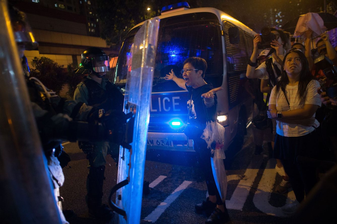 Enfrentamientos entre policía y manifestantes en Hong Kong. (Reuters)