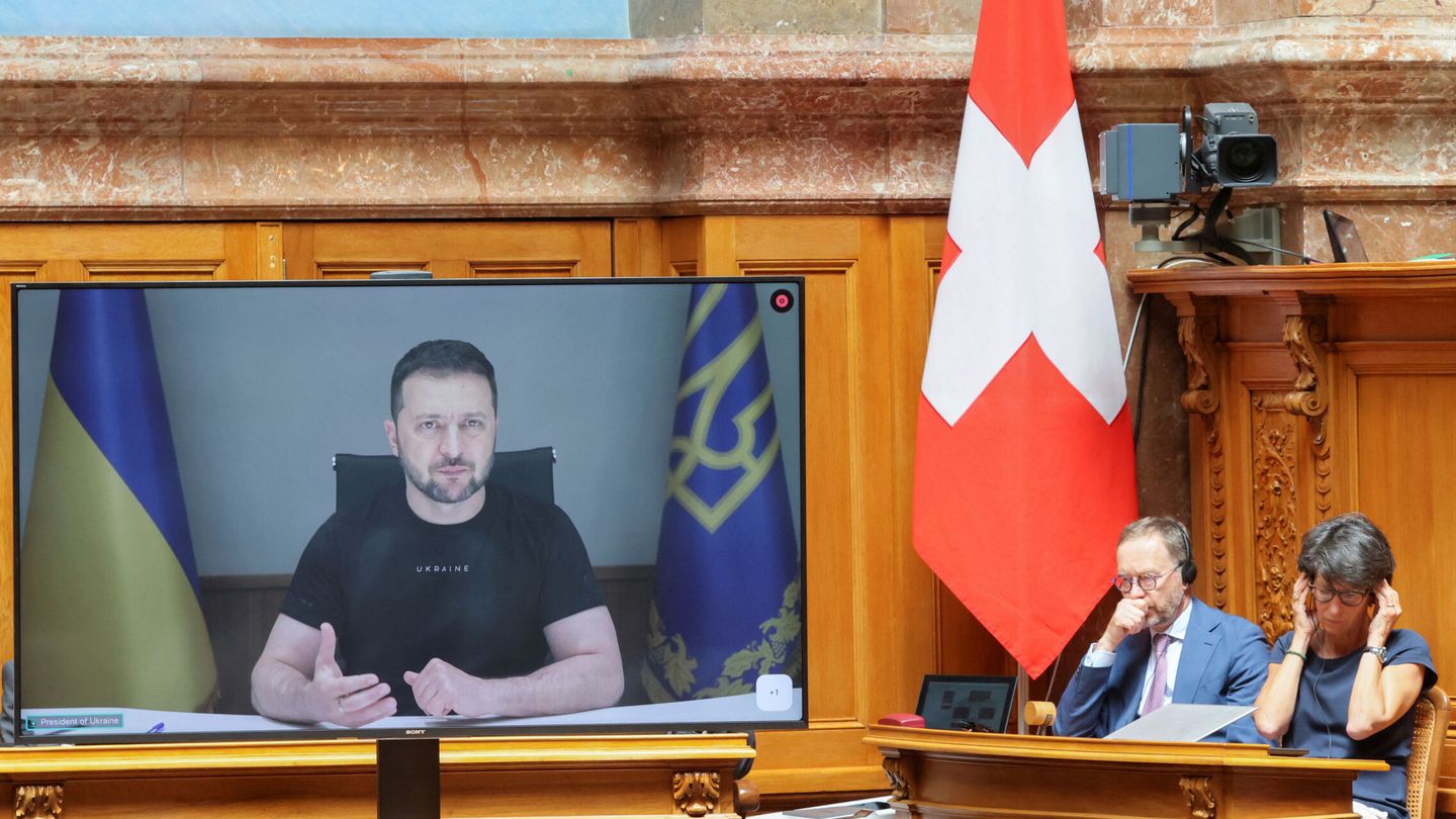 Ukraine's President Volodymyr Zelenskiy addresses Swiss Parliament via video message, in Bern, Switzerland June 15, 2023. REUTERS Denis Balibouse