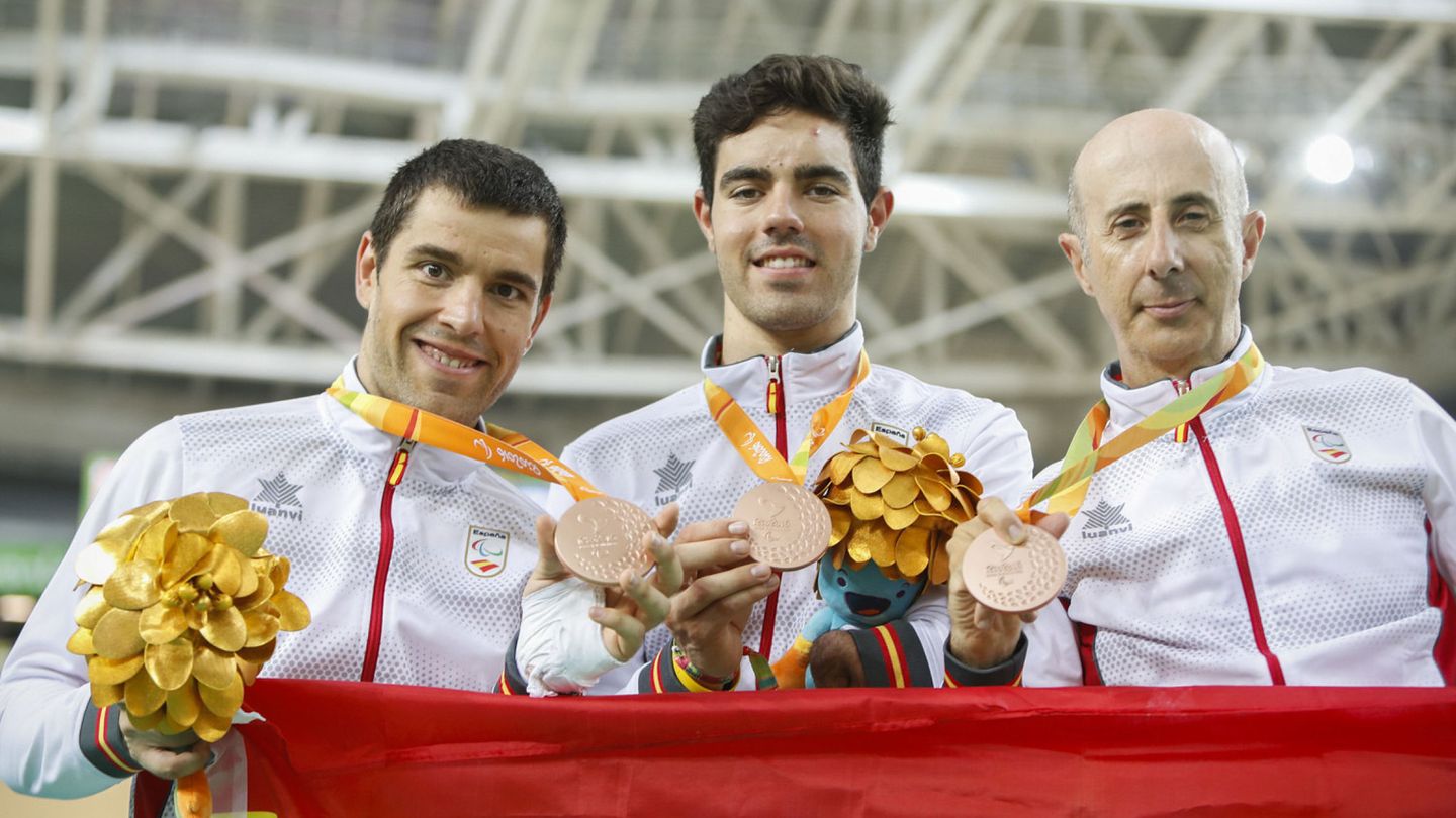 Eduardo Santas (i) junto a Alfonso (c) y Amador (d) en Río 2016. (Mikael Helsing/EFE)